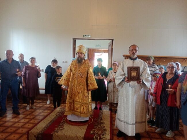 В день памяти первоверховных апостолов Петра и Павла  епископ Николай совершил праздничную Литургию