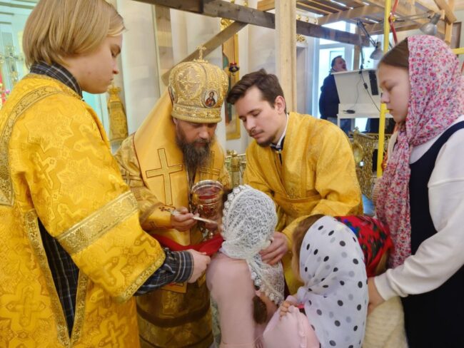 Епископ Николай совершил божественную литургию  в храме во имя Покрова Пресвятой Богородицы
