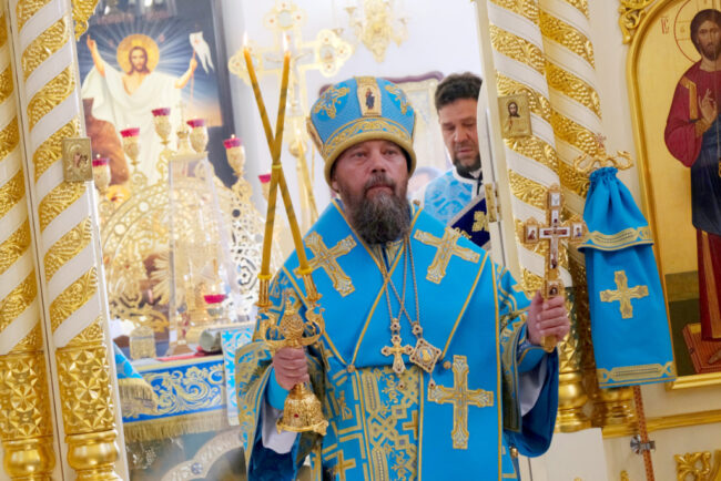 В праздник Рождества Пресвятой Богородицы епископ Николай  совершил Божественную литургию в Казанском соборе