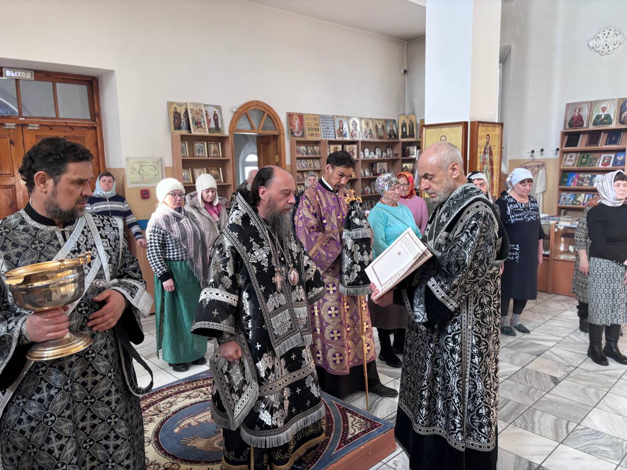 photo_5262599745799132562_y