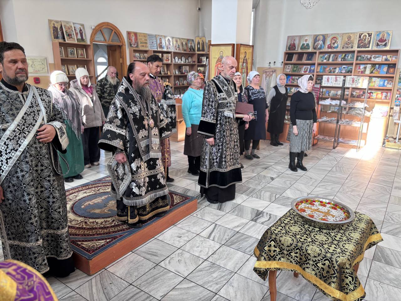 photo_5262599745799132566_y