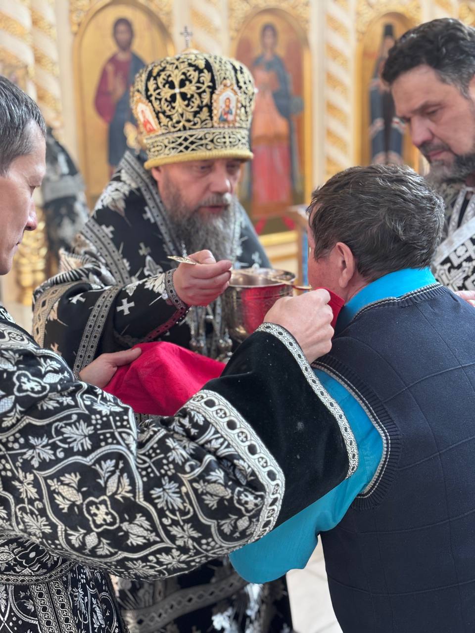 photo_5262599745799132583_y