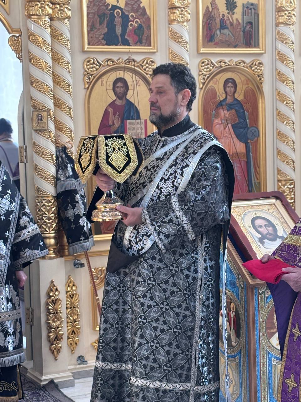 photo_5262599745799132590_y