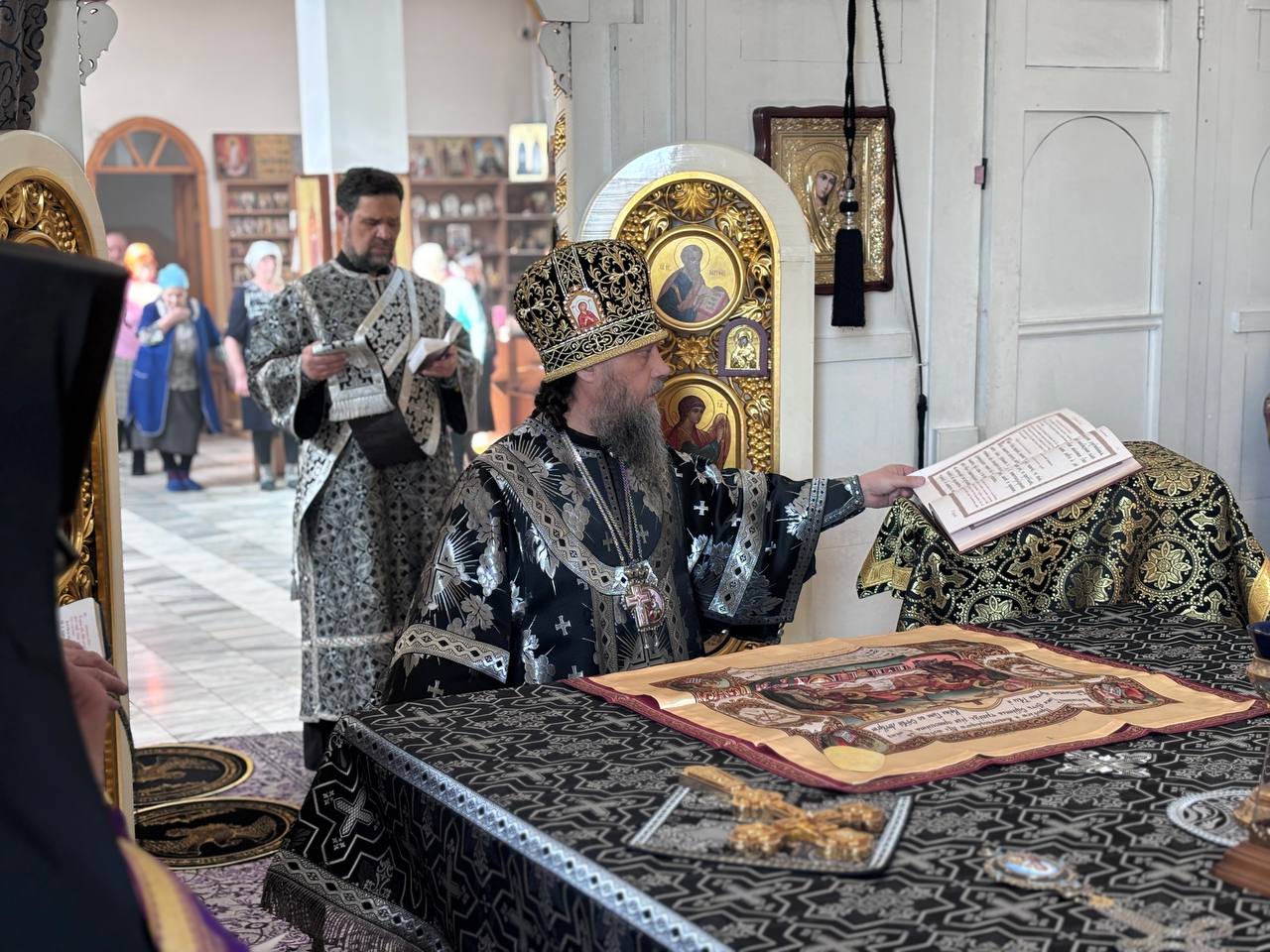 photo_5262599745799132592_y