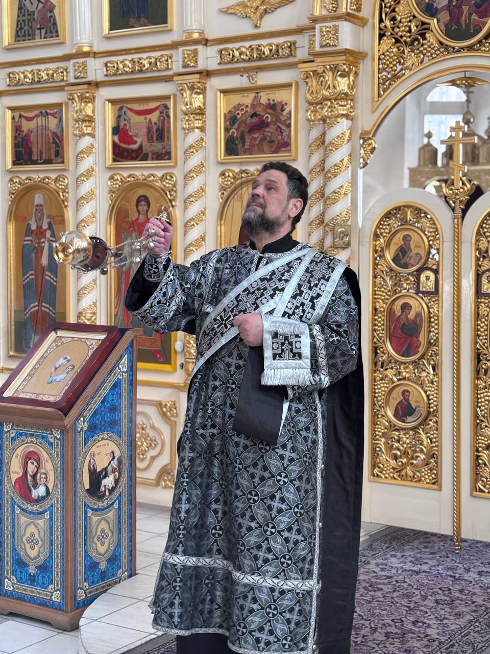 photo_5262599745799132599_y