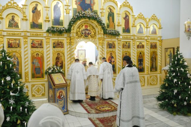 В праздник Рождества Христова епископ Николай совершил Божественную литургию