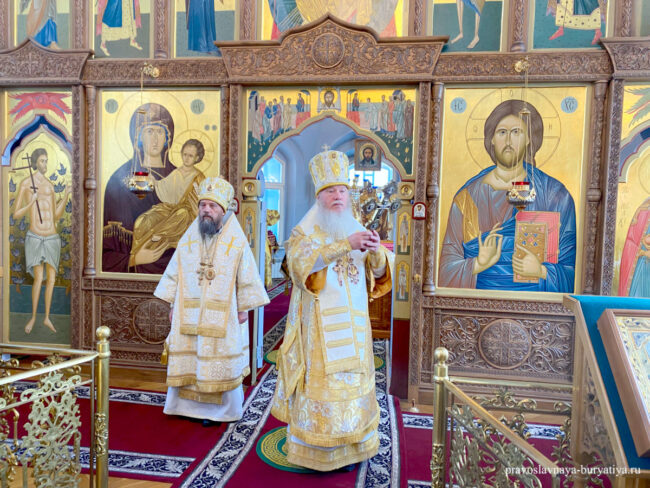 Епископ Николай совершил Божественную литургию в Свято — Одигитриевском соборе