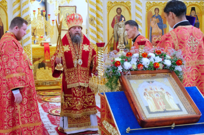 В день своего тезоименитства епископ Николай совершил Божественную литургию